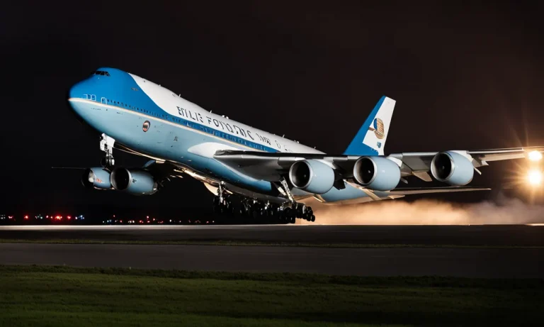 Why Does Air Force One Go Dark Before Landing?